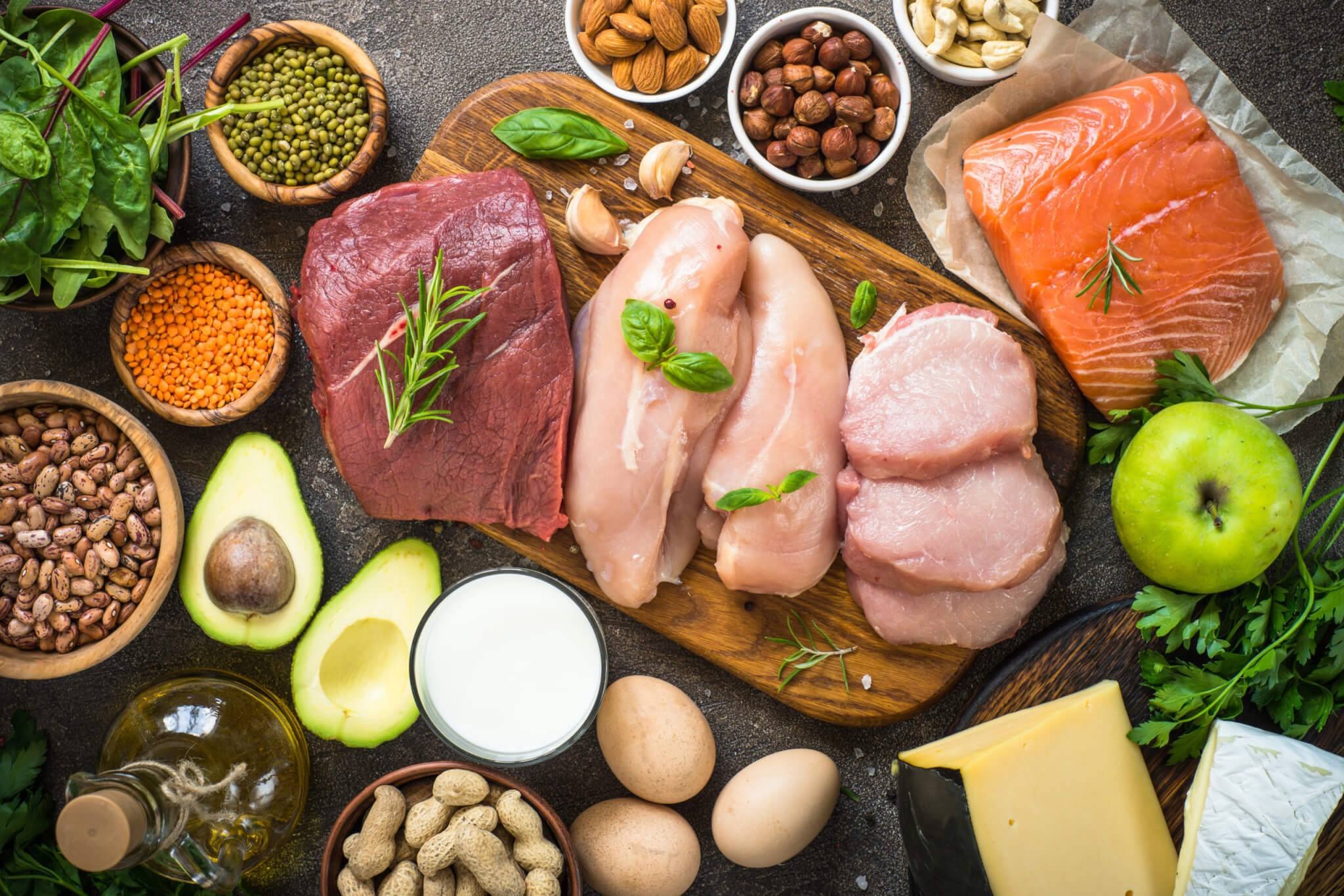 ¿Qué factores influyen en los niveles de glucosa y en la elección diaria de alimentos?